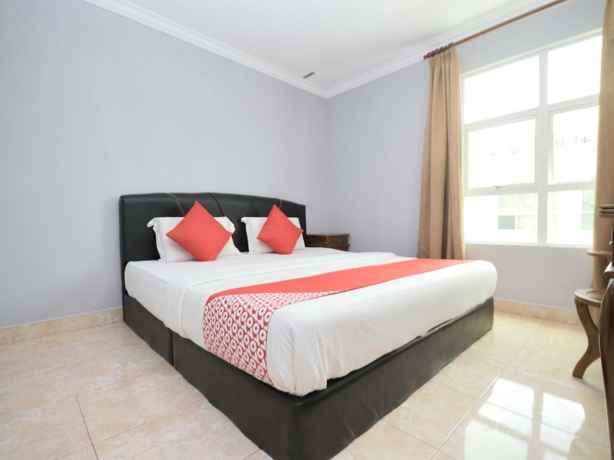 Oyo 892 Hotel Grand Nadia Лабуан Экстерьер фото